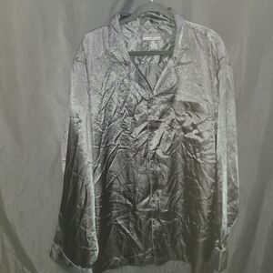 The Robert Louis Men's XXL Silk Blend Long Sleeve Pajamas in black